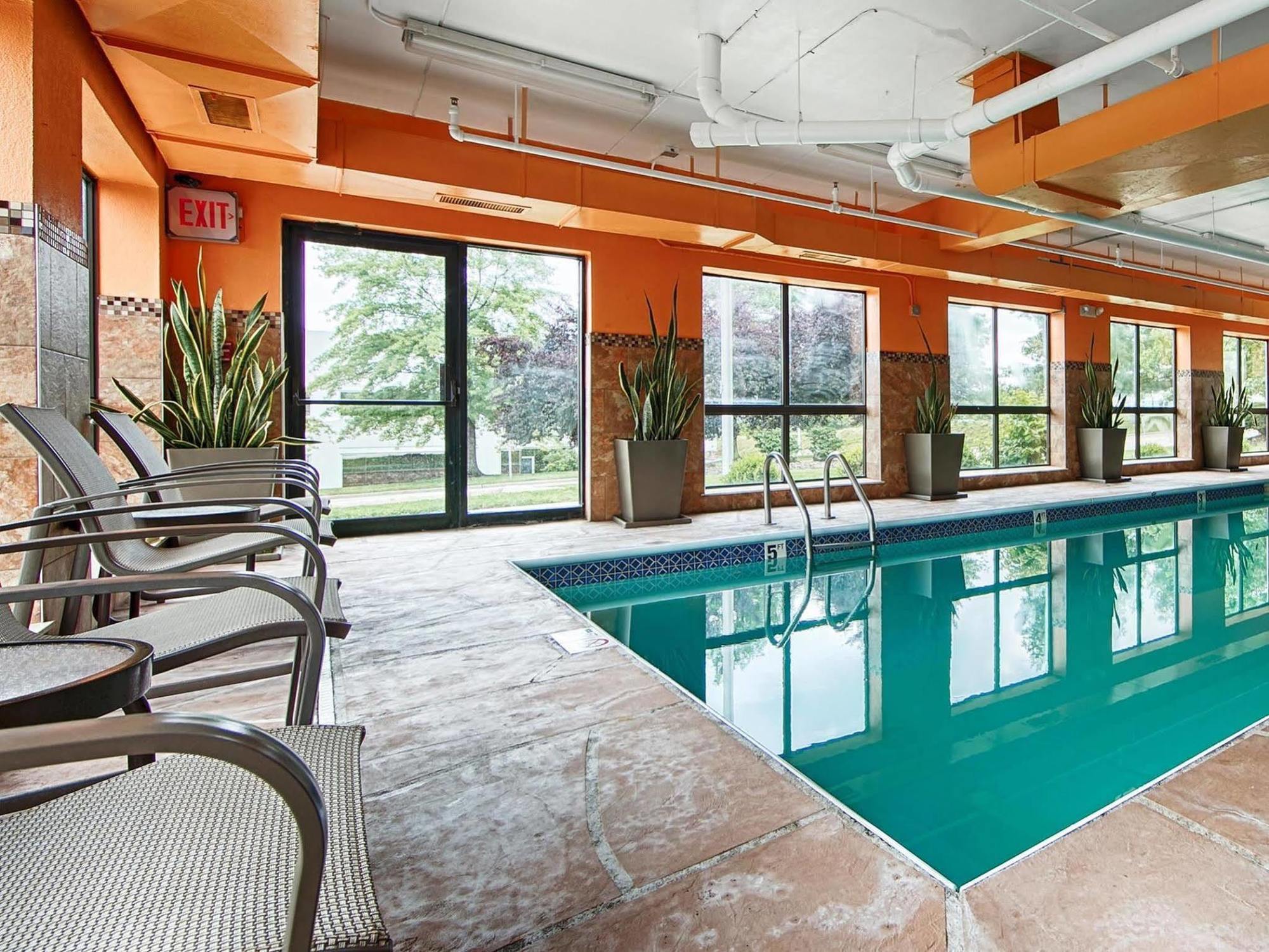 Comfort Inn & Suites Copley Akron Екстер'єр фото