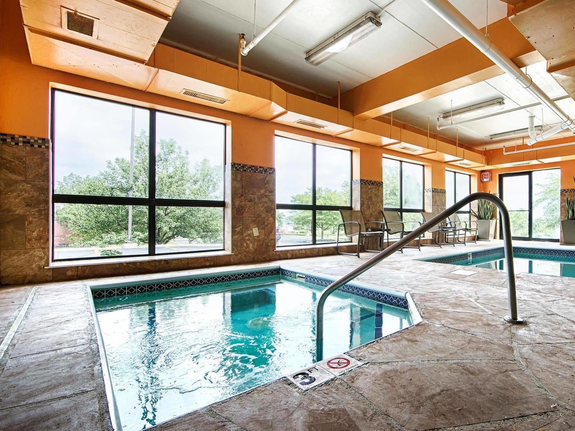 Comfort Inn & Suites Copley Akron Екстер'єр фото